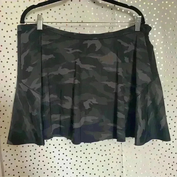 Athleta Match Point Skort Camo - Picture 2 of 8